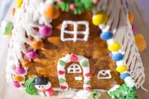 gingerbread-house-decorating-ideas-51